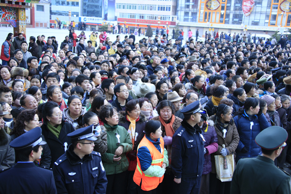 རྟའུ་ཡི་མེ་སྐྱོན་ནང་གཤེགས་པའི་དཔའ་བོ་རྣམས་ལ་མྱ་ངན་ཞུ་བའི་ཚོགས་འདུ་འཚོགས།