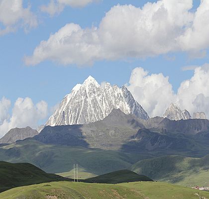 བྱིན་གྱིས་ཆགས་པའི་དཔལ་ལྷ་སྒང་།