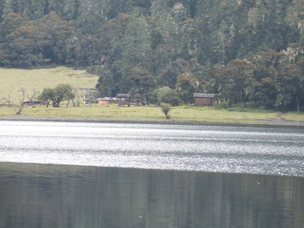 བརྒྱད་ཟིལ་རྫོང་ཝ་ཤུལ་མཚོའི་ཁོར་ཡུག