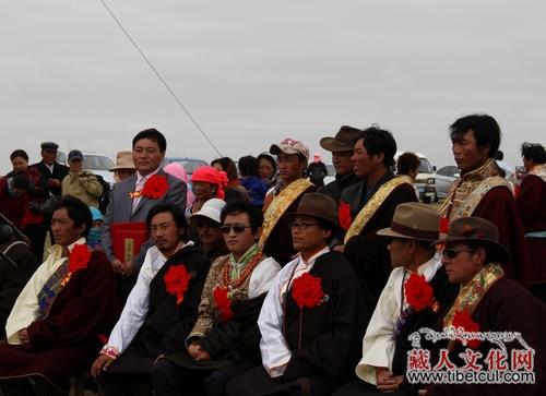 གེ་སར་སྒྲུང་གི་དམངས་ཁྲོད་སྒྱུ་རྩལ་པའི་འཁྲབ་ལེན་འགྲན་བསྡུར་མཚོ་སྔོན་པོའི་འགྲམ་དུ་སྤེལ།