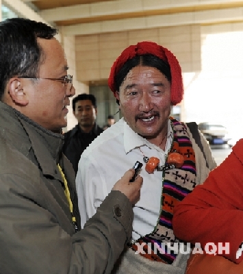 ཏང་གི་འཐུས་མི་ཚོགས་ཆེན་བཅོ་བརྒྱད་པར་ཞུགས་པའི་མཚོ་སྔོན་གྱི་འཐུས་མི་རུ་ཁག་པེ་ཅིན་དུ་འབྱོར་བ།