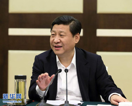 ཞི་ཅིན་ཕེན་གྱིས་ཀོང་ཀྲིག་གྲོང་ཁྱེར་ནས་མགོ་འཛིན་མཛད་དེ་དཔལ་འབྱོར་བྱ་བའི་བཞུགས་མོལ་ཚོགས་འདུ་བསྡུས་པ།