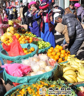 སེམས་ཀྱི་ཉི་ཟླ་རྫོང་དུ་དུས་ཆེན་གྱི་རྣམ་པ་ཡིས་ཁེངས་འདུག་པ།