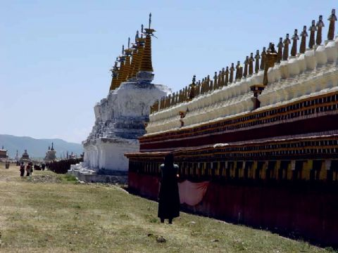 དཔལ་དགེ་མ་ཎི་རྡོ་འབུམ་གྱི་ངོ་སྤྲོད་མདོར་བསྡུས།