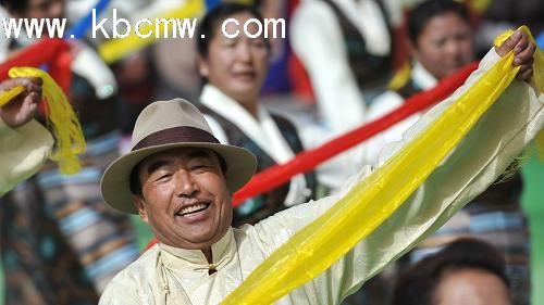 ལྷ་ས་གྲོང་ཁྱེར་གྱིས་མང་ཚོགས་རིག་གནས་བྱ་འགུལ་སྤེལ་བ།