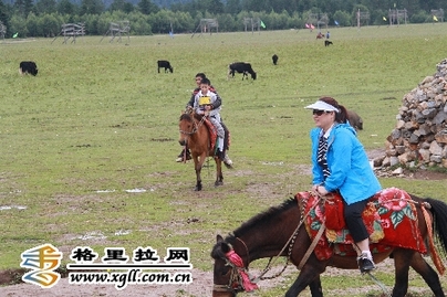 རྒྱལ་ཐང་གྲོང་རྡལ་གྱི་རོང་འབྲོག་པས་གནས་སྐོར་ལ་བརྟེན་ནས་འབྱོར་ཕྱུག་གི་ལམ་དུ་སྐྱོད་པ།