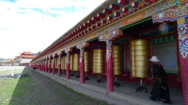 དཔལ་ལྷ་སྒང་དགོན་པའི་ལོ་རྒྱུས།