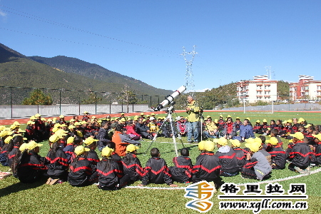 བདེ་ཆེན་ཁུལ་གྱིས“ཚན་རིག་ཤེས་བྱ་བོད་ཁུལ་དུ་སྐྱེལ་བའི”བྱ་འགུལ་སྤེལ་བ།