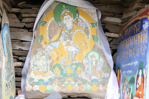 དཔལ་དགེ་མ་ཎི་རྡོ་འབུམ་གྱི་ངོ་སྤྲོད་མདོར་བསྡུས།