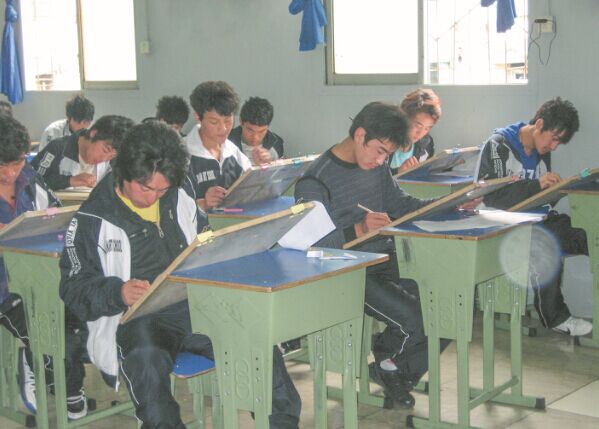 ལོ་ལྔའི་རིང་ལ་བོད་ཁུལ་གྱི་ལོ་དགུ་ཐོག་གསུམ་སྣོན་གྱི་ལས་རིགས་སློབ་གསོའི་སློབ་མ་ཁྲི3.65ཡིས་ནང་ལོག་ས་ཁུལ་གྱི་ལས་རིགས་སློབ་གྲྭར་འཇོན་ནུས་སྦྱངས་ཡོད།