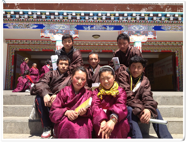 མི་ཉག་རྫོགས་ཆེན་སློབ་གྲྭའི་སློབ་རའི་ཚགས་པར༼ལམ༽།