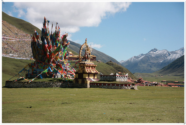 ལུང་བསྟན་གེ་སར་ཐང་ཆེན།