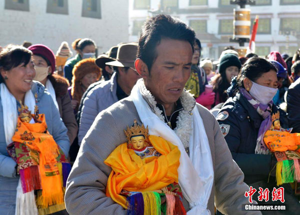 བོད་ལྗོངས་སུ་དགུན་དུས་ཀྱི་མཆོད་མཇལ་བ་མང་པོའི་དུས་ཤར་བ།