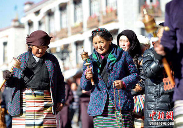 བོད་ལྗོངས་སུ་དགུན་དུས་ཀྱི་མཆོད་མཇལ་བ་མང་པོའི་དུས་ཤར་བ།