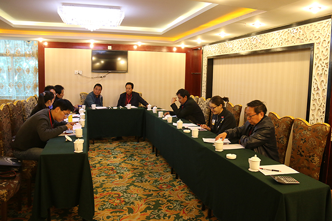 ཐེངས་བཅུ་དྲུག་པའི་རྒྱལ་ཡོངས་བོད་སྐད་འཕྲིན་སྦྱོར་ལས་གཉེར་ཚོགས་འདུ་ཡུན་ནན་བདེ་ཆེན་ཁུལ་དུ་འཚོགས།