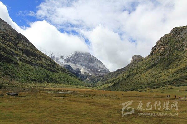 ཉི་སྟེན་མཛེས་ལྗོངས་ཀྱི་གཞན་ངོས་ཤིག་འཚོལ་བ།