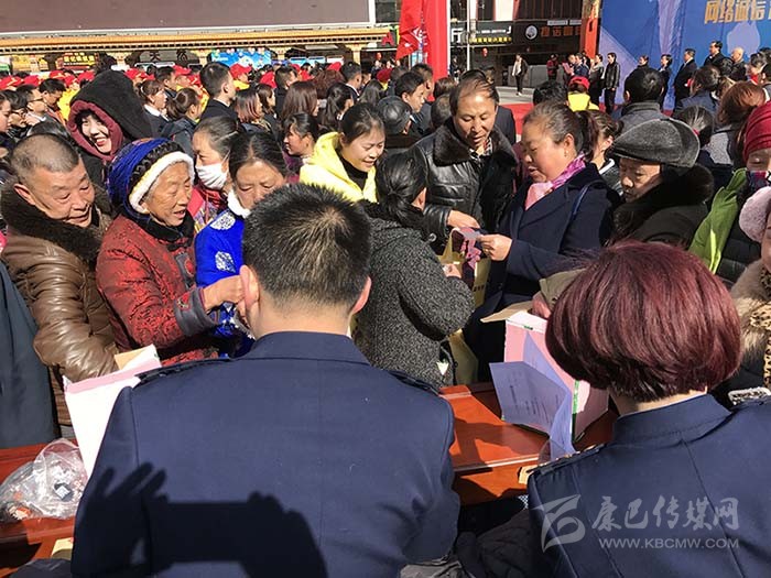 དར་མདོ་ས་ཁུལ་གྱིས་གསུམ་པའི་བཅོ་ལྔའི་འཛད་སྤྱོད་པའི་ཁེ་དབང་ཉིན་མོའི་དྲིལ་བསྒྲགས་བྱེད་སྒོ་སྤེལ།