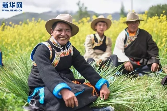 བོད་ལྗོངས་ཀྱི་སོ་ནམ་པ་ཚོས་འོང་སྐོར་བཏང་ནས་ལོ་ལེགས་ཡོང་བར་སྨོན་པ།