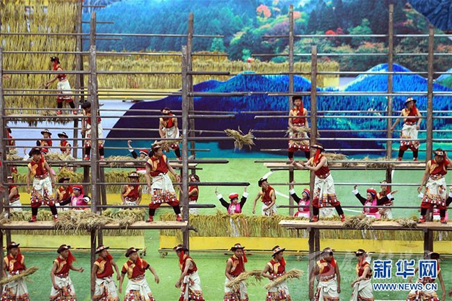 བདེ་ཆེན་བོད་རིགས་རང་སྐྱོང་ཁུལ་བཙུགས་ནས་ལོ60འཁོར་བར་རྟེན་འབྲེལ་ཞུ་བ།