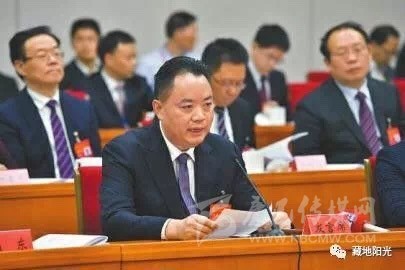 སི་ཁྲོན་ཞིང་ཆེན་གྱི་འཐུས་མི་ཚོགས་པས་སྙན་ཞུ་ལ་གྲོས་བསྡུར་བྱས།