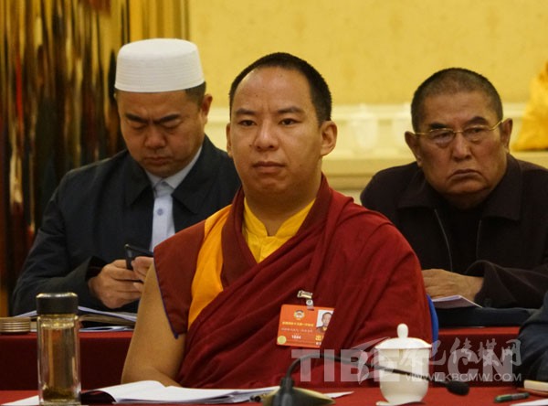 ཆོས་ལུགས་ལས་རིགས་ཀྱི་རྒྱལ་ཡོངས་སྲིད་གྲོས་ཀྱི་ཨུ་ཡོན་ཚོ་ཚོགས་ཆུང་གི་ཚོགས་འདུར་འཛོམས་ནས་རྒྱུན་ལས་ཨུ་ཡོན་ལྷན་ཁང་གི་སྙན་ཞུར་གྲོས་ཞིབ་བྱེད་པ།