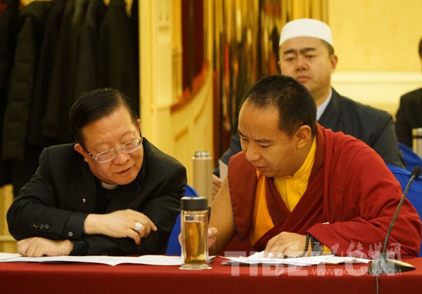 ཆོས་ལུགས་ལས་རིགས་ཀྱི་རྒྱལ་ཡོངས་སྲིད་གྲོས་ཀྱི་ཨུ་ཡོན་ཚོ་ཚོགས་ཆུང་གི་ཚོགས་འདུར་འཛོམས་ནས་རྒྱུན་ལས་ཨུ་ཡོན་ལྷན་ཁང་གི་སྙན་ཞུར་གྲོས་ཞིབ་བྱེད་པ།