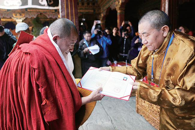 བོད་རང་སྐྱོང་ལྗོངས་ཀྱི་དགེ་འདུན་པ་9ལ་དགེ་བཤེས་ལྷ་རམས་པའི་མཚན་གནས་ཐོབ་པ།