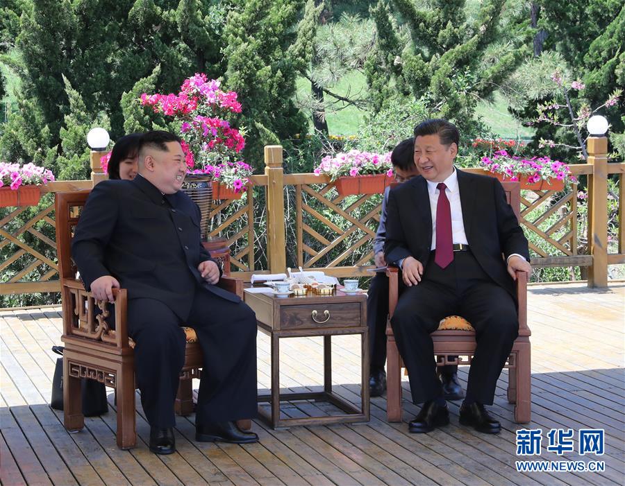 ཞི་ཅིན་ཕིང་གིས་ཏ་ལན་དུ་བྱང་ཁོ་རེ་ཡའི་ངལ་རྩོལ་ཏང་གི་ཨུ་ཡོན་ཀྲང་ཅིན་ཀྲེང་ཨེན་དང་མཇལ་མོལ་གནང་བ།