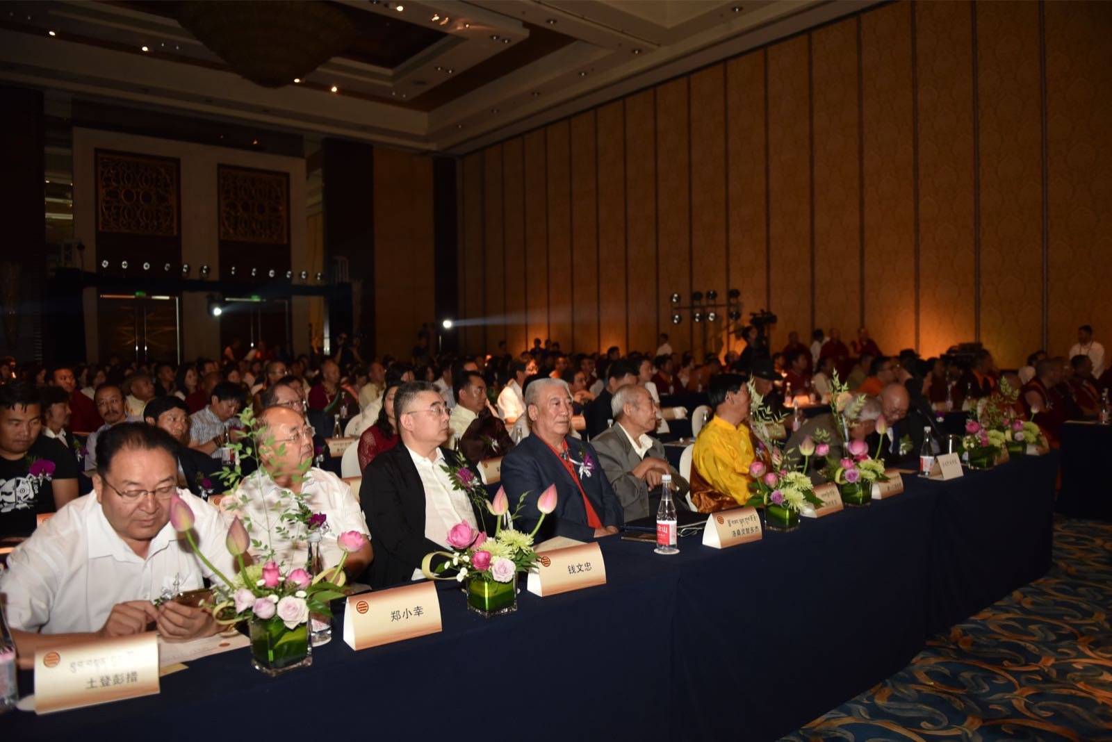 ཁྱབ་བདག་རྫོགས་ཆེན་པ་པདྨ་སྐལ་བཟང་གི་གསུང་འབུམ་དབུ་འབྱེད་འགྲེམ་སྤེལ་མཛད་སྒོ་བྱས་པ།