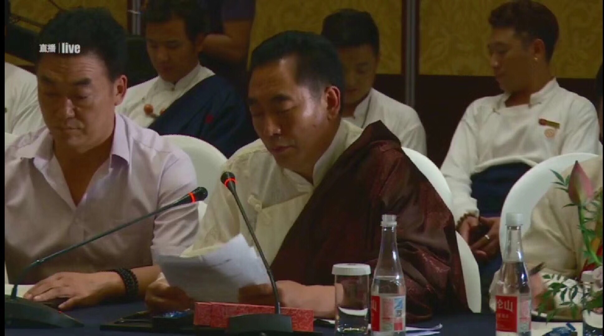 ཁྱབ་བདག་རྫོགས་ཆེན་པ་པདྨ་སྐལ་བཟང་གི་གསུང་འབུམ་དབུ་འབྱེད་འགྲེམ་སྤེལ་མཛད་སྒོ་བྱས་པ།