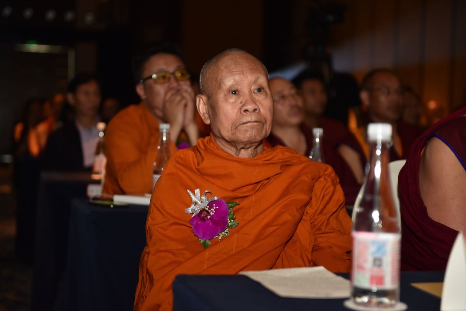 ཁྱབ་བདག་རྫོགས་ཆེན་པ་པདྨ་སྐལ་བཟང་གི་གསུང་འབུམ་དབུ་འབྱེད་འགྲེམ་སྤེལ་མཛད་སྒོ་བྱས་པ།