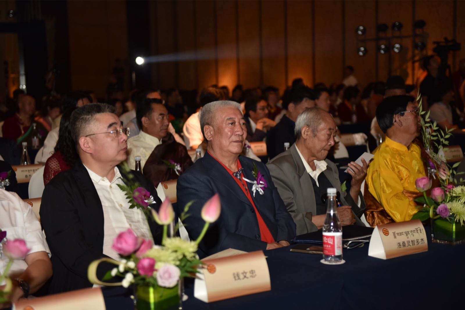 ཁྱབ་བདག་རྫོགས་ཆེན་པ་པདྨ་སྐལ་བཟང་གི་གསུང་འབུམ་དབུ་འབྱེད་འགྲེམ་སྤེལ་མཛད་སྒོ་བྱས་པ།