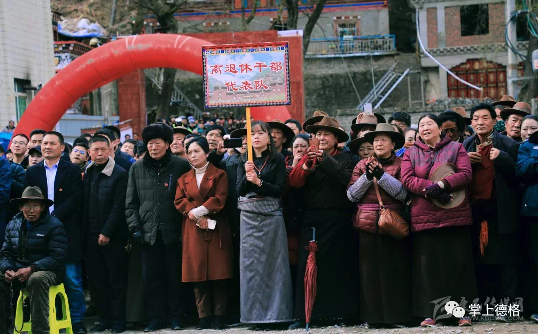 སྡེ་དགེ་པར་ཤིང་བཤམས་སྟོན་ཁང་བསྐྲུན་པའི་ལས་གཞི་འགོ་ཚུགས་པ།