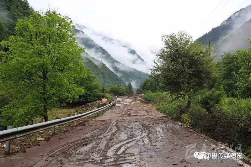 རོང་བྲག་རྫོང་དུ་འདམ་རྡོའི་ཆུ་རུད་ཀྱི་གནོད་འཚེ་ཐེབས།
