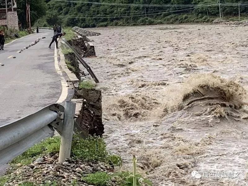 རོང་བྲག་རྫོང་དུ་འདམ་རྡོའི་ཆུ་རུད་ཀྱི་གནོད་འཚེ་ཐེབས།