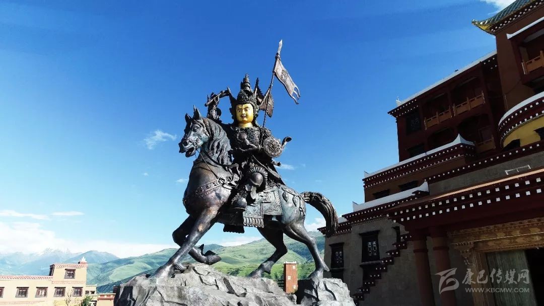 དཀར་མཛེས་རྫོང་གེ་སར་རྒྱལ་པོའི་མཁར་གྱི་གྲུབ་སྟོན།