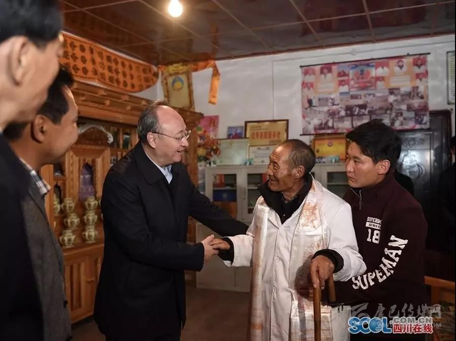 དབྱིན་ལི་ཡིས་དཀར་མཛེས་ཁུལ་དུ་རྟོག་ཞིབ་གནང་སྐབས་དབུལ་ཐར་འགག་སྒྲོལ་ཆེན་པོ་ལས་རྒྱལ་ཁ་རྦད་དེ་ཐོབ་པར་བྱས་ནས་རང་རེའི་ཞིང་ཆེན་བོད་ཁུལ་གྱི་དཔལ་འབྱོར་དང་སྤྱི་ཚོགས་འཕེལ་ར