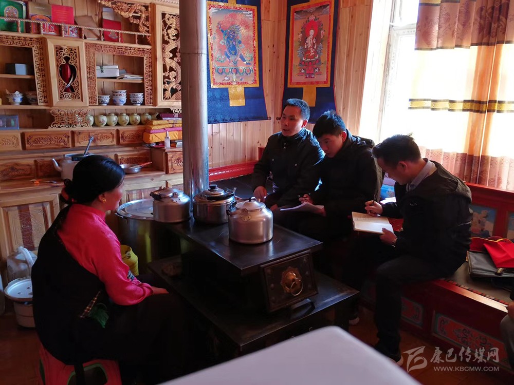 མཆོག་ཚང་ཡུལ་ཚོ་དབུལ་ཐར་འབྱོར་གྲུབ་ཡོང་བར་རོགས་རམ་བྱས།