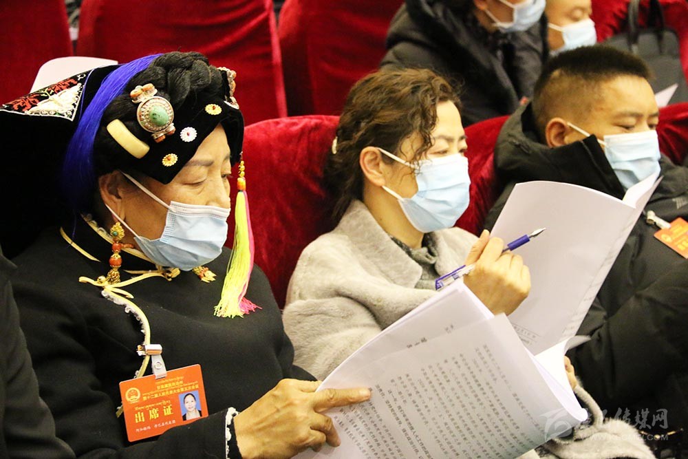ད་ལོར་ཁུལ་དམངས་ཆེན་གྱིས་ལས་ཀ་འདི་འདྲ་བསྒྲུབ་རྩིས་ཡོད།