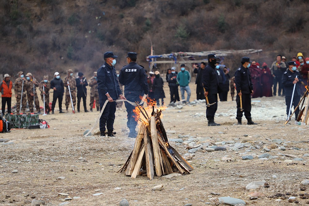 དཔལ་ཡུལ་རྫོང་གིས་མེ་འགོག་མེ་གསོད་ཀྱི་གསོ་སྦྱོང་དང་ནང་སྦྱོང་བྱས།