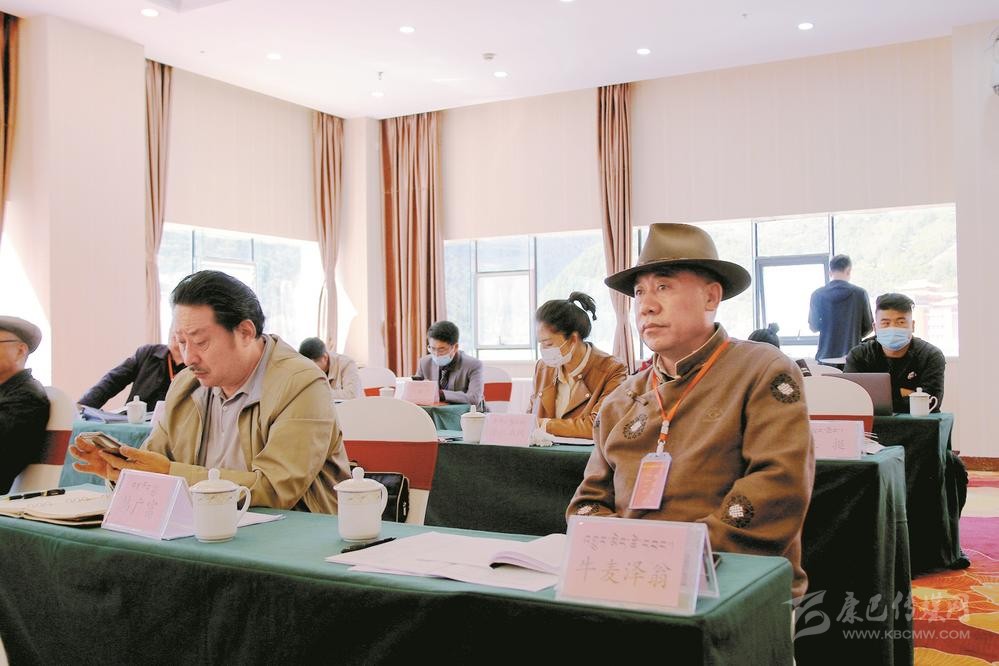 དཀར་མཛེས་ཁུལ་གྱི་ཀྲུང་ཧྭ་མི་རིགས་གཅིག་མཐུན་འདུས་གྲུབ་ཀྱི་འདུ་ཤེས་བརྟན་སྐྱོང་སྐོར་གྱི་རིགས་གཞུང་བགྲོ་གླེང་ཚོགས་འདུའི་པར་རིས་བདམས་བཀོད།