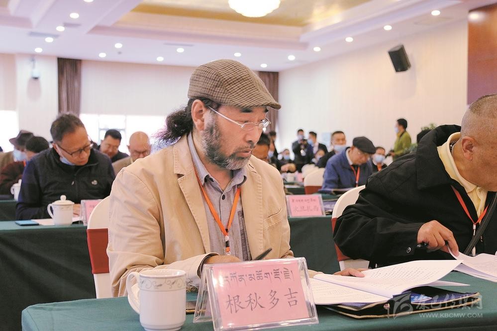 དཀར་མཛེས་ཁུལ་གྱི་ཀྲུང་ཧྭ་མི་རིགས་གཅིག་མཐུན་འདུས་གྲུབ་ཀྱི་འདུ་ཤེས་བརྟན་སྐྱོང་སྐོར་གྱི་རིགས་གཞུང་བགྲོ་གླེང་ཚོགས་འདུའི་པར་རིས་བདམས་བཀོད།