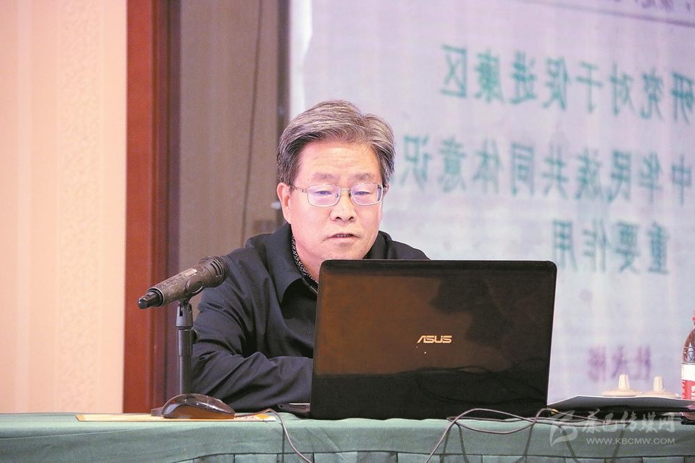 དཀར་མཛེས་ཁུལ་གྱི་ཀྲུང་ཧྭ་མི་རིགས་གཅིག་མཐུན་འདུས་གྲུབ་ཀྱི་འདུ་ཤེས་བརྟན་སྐྱོང་སྐོར་གྱི་རིགས་གཞུང་བགྲོ་གླེང་ཚོགས་འདུའི་པར་རིས་བདམས་བཀོད།