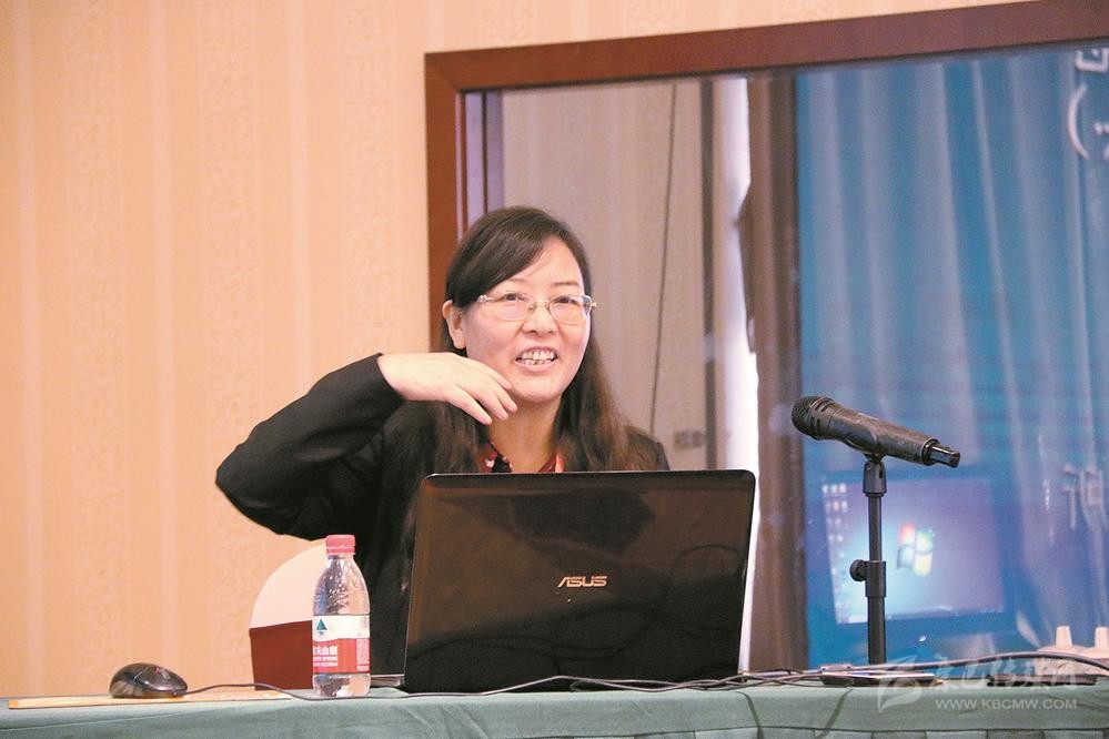 དཀར་མཛེས་ཁུལ་གྱི་ཀྲུང་ཧྭ་མི་རིགས་གཅིག་མཐུན་འདུས་གྲུབ་ཀྱི་འདུ་ཤེས་བརྟན་སྐྱོང་སྐོར་གྱི་རིགས་གཞུང་བགྲོ་གླེང་ཚོགས་འདུའི་པར་རིས་བདམས་བཀོད།