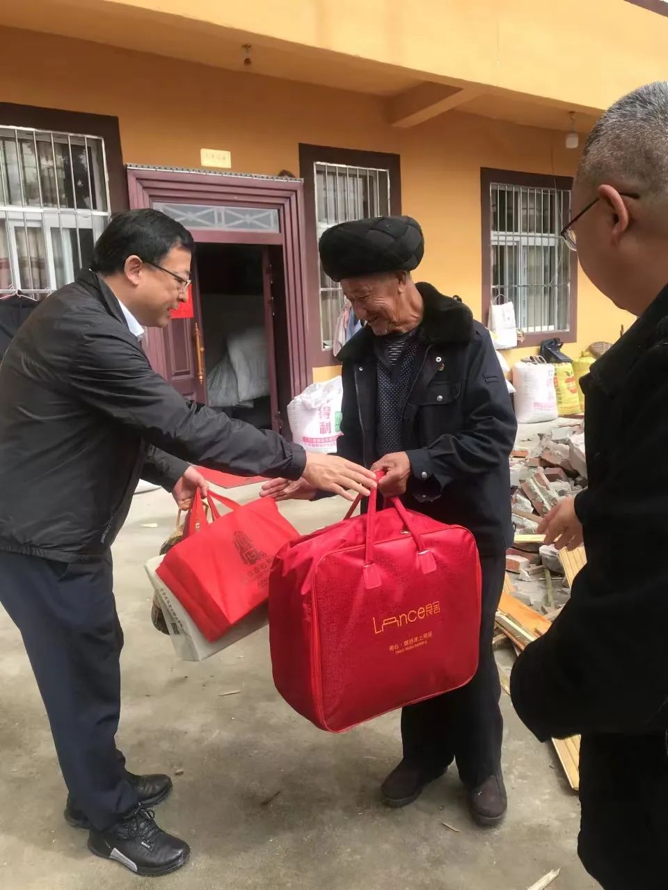 ཁུལ་མགོ་ཁྲིད་ཚོས་ས་འགུལ་གནོད་ཐེབས་ཡུལ་ལ་མཐུན་འབྲེལ་ལས་དོན་སྤེལ།