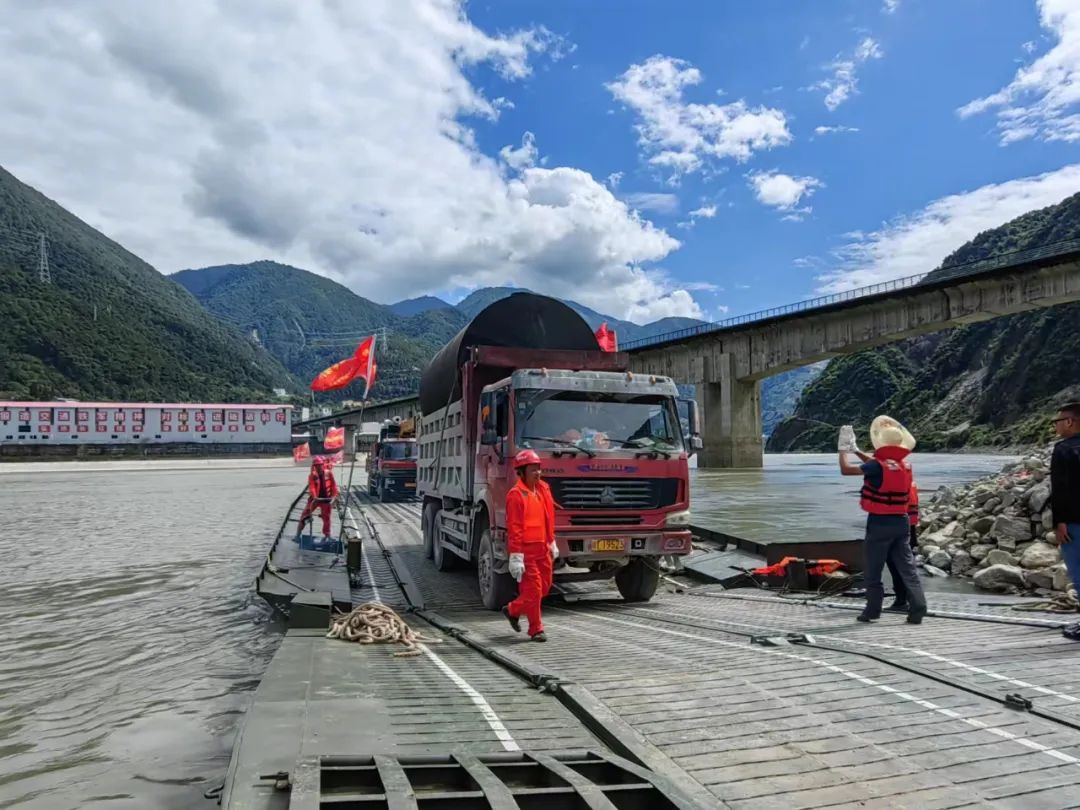 ལྕགས་ཟམ་ཁ་ནས་སྲིབ་སྨད་བར་གྱི་ཕུག་ལམ་སྨི་ཁྲི7ལྷག་ཕུག་ཐུབ་ཡོད།