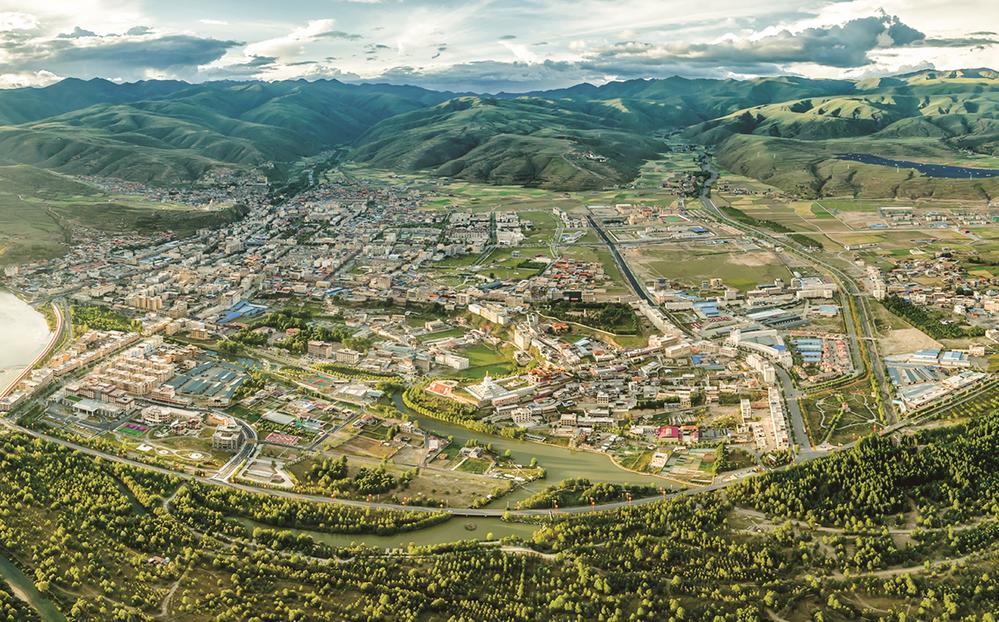 དཀར་མཛེས་རྫོང་གིས་གྲོང་རྡལ་ཅན་གསར་པའི་འཛུགས་སྐྲུན་ལ་ཤུགས་བསྣན་ཏེ་གཞིས་ཆགས་དང་བྱ་གཞག་ལ་འཚམ་པའི་ཁྱིམ་གཞིས་མཛེས་སྡུག་ལྡན་པ་བསྐྲུན།