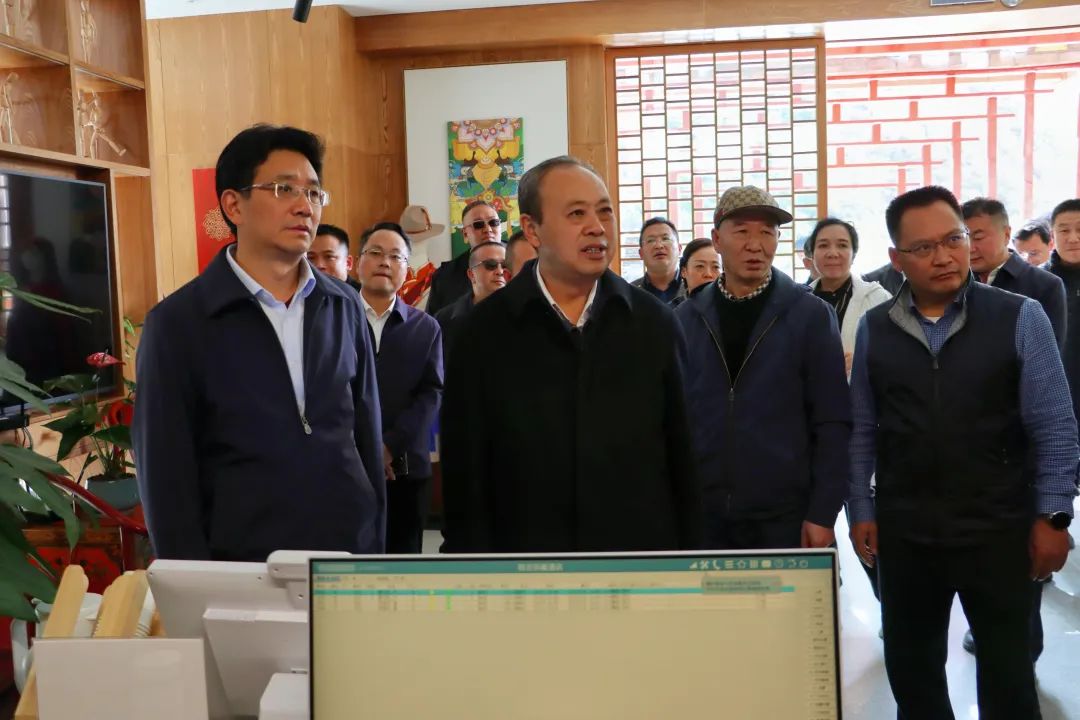 རྔ་བ་ཁུལ་ཏང་སྲིད་འཐུས་ཚབ་ཚོགས་པ་རང་ཁུལ་དུ་རྟོག་ཞིབ་ལ་ཡོང་།