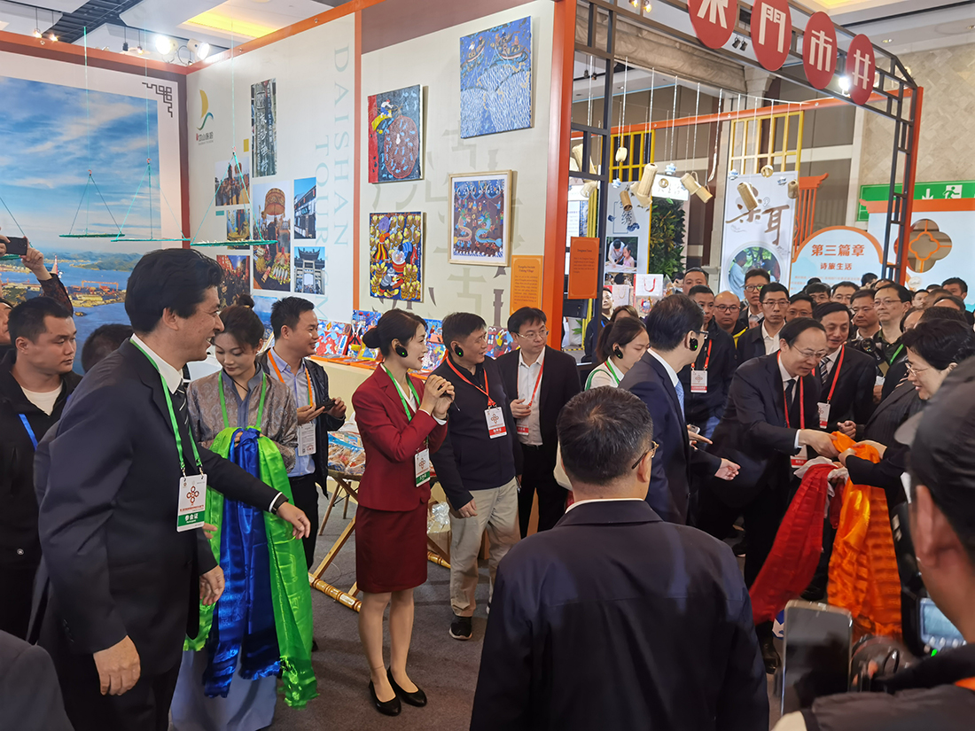 རིག་གནས་ཡུལ་སྐོར་ཁུལ་ལས་བྱུང་བའི་སྨོན་པར་འོས་པའི་བདེ་ལྡན་འཚོ་བ།